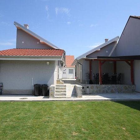 Relax Apartmani Kladovo Luaran gambar