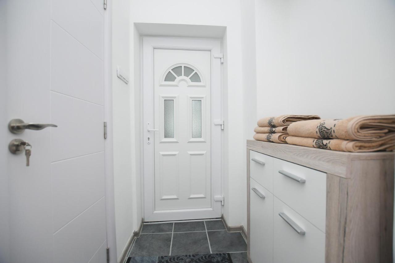 Relax Apartmani Kladovo Luaran gambar