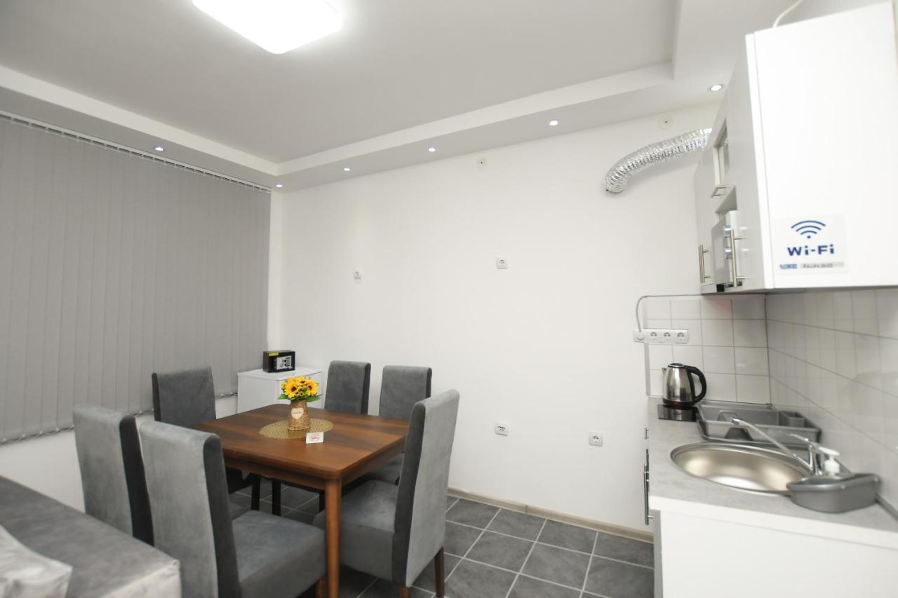 Relax Apartmani Kladovo Luaran gambar