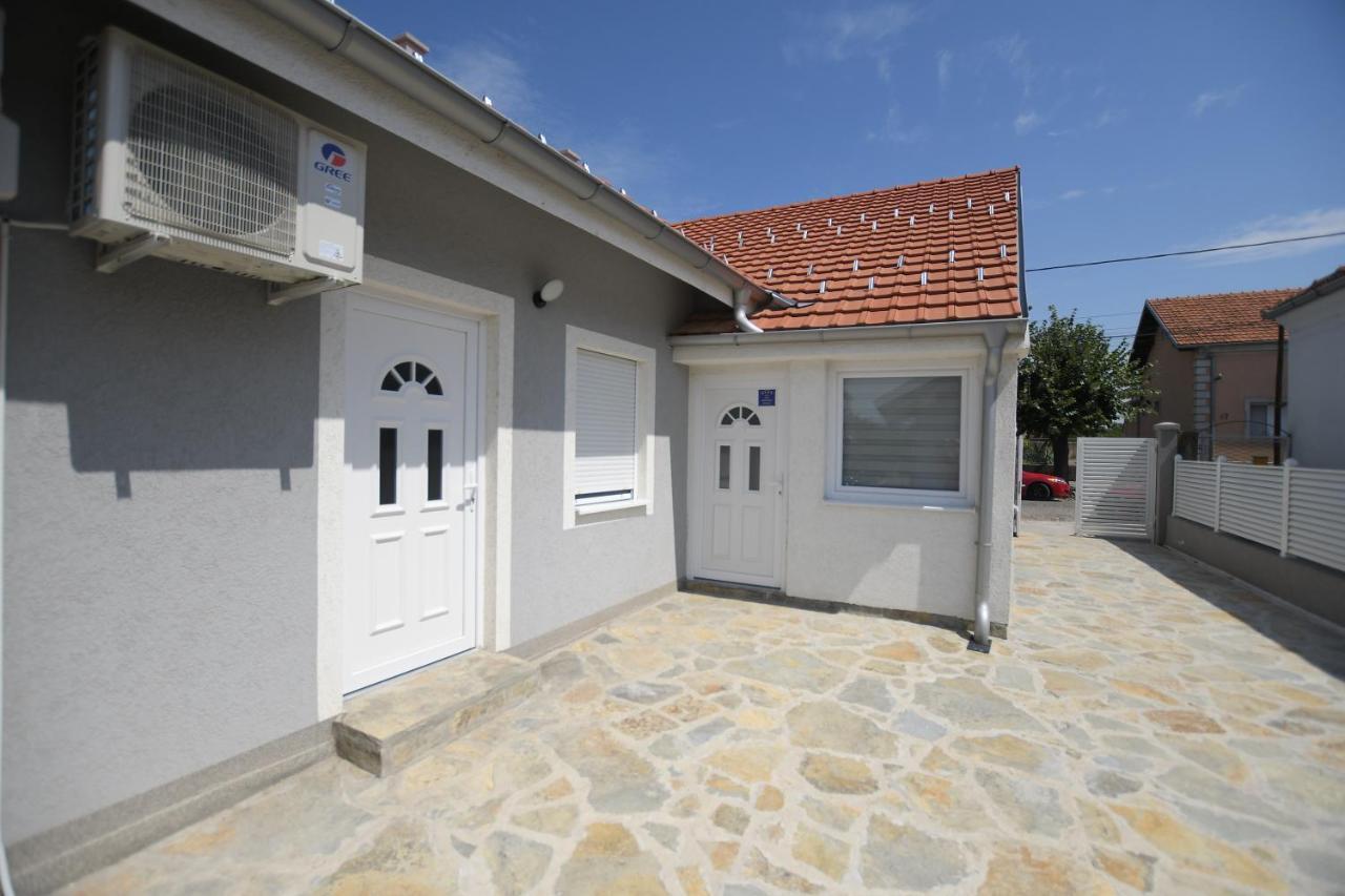 Relax Apartmani Kladovo Luaran gambar